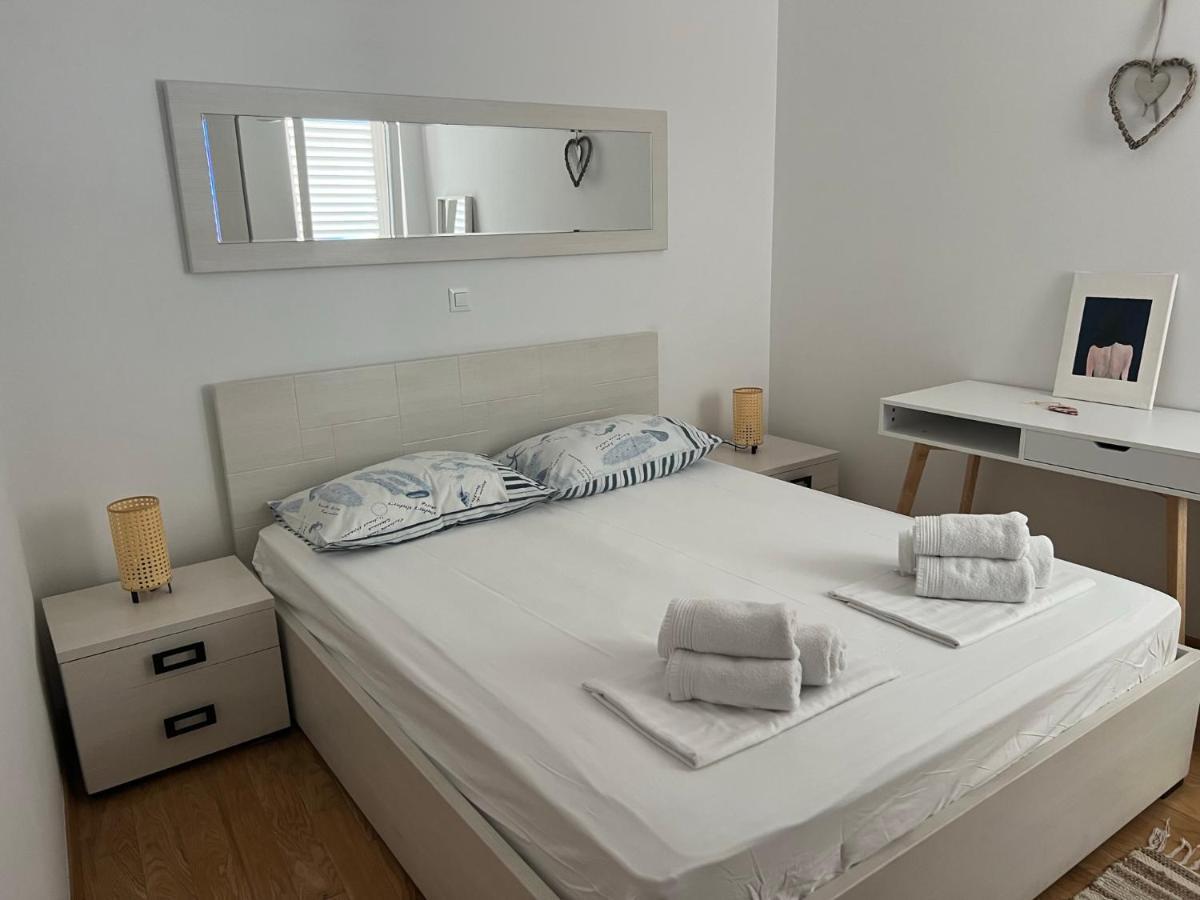 Apartment Lucija - Cozy Flat In The City Center With A Sea View & Parking Makarska Exterior foto