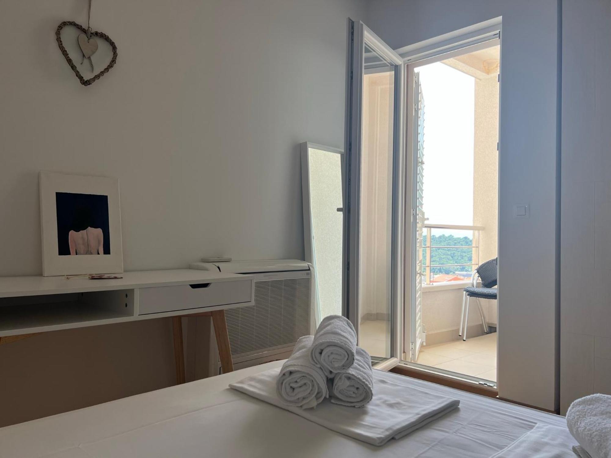 Apartment Lucija - Cozy Flat In The City Center With A Sea View & Parking Makarska Exterior foto