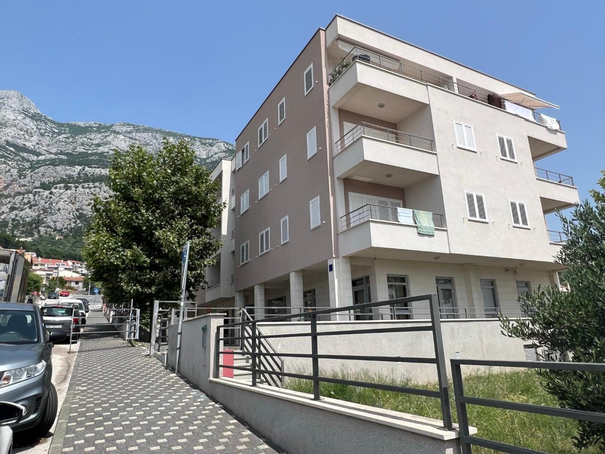 Apartment Lucija - Cozy Flat In The City Center With A Sea View & Parking Makarska Exterior foto